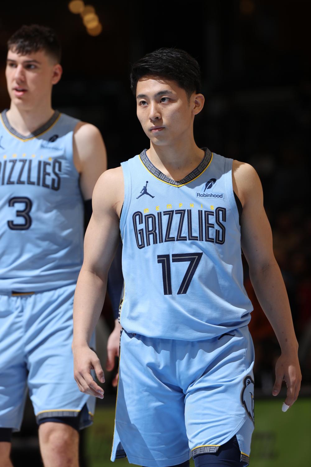 他用坚韧不 他用坚韧不